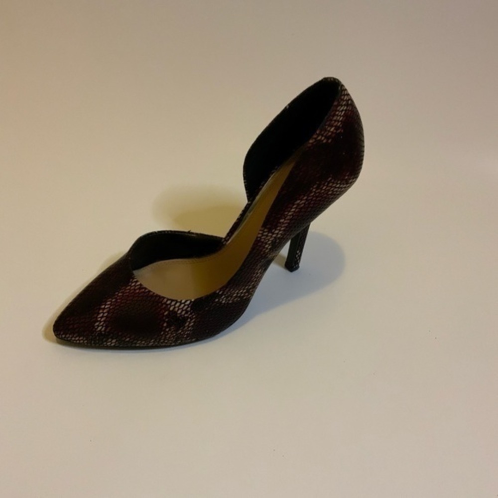 BCBGeneration Pumps - Picture 2 of 8